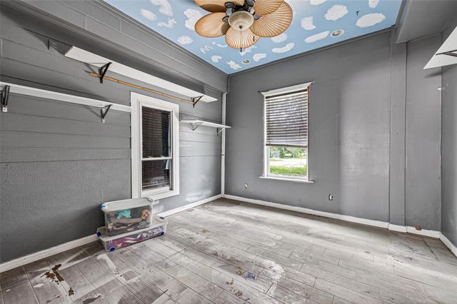 323 E Palm Street, Fresno, TX 77545