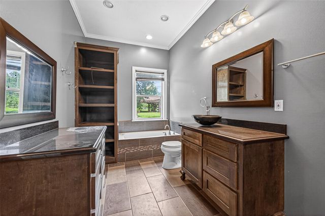 323 E Palm Street, Fresno, TX 77545