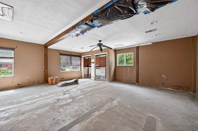 323 E Palm Street, Fresno, TX 77545