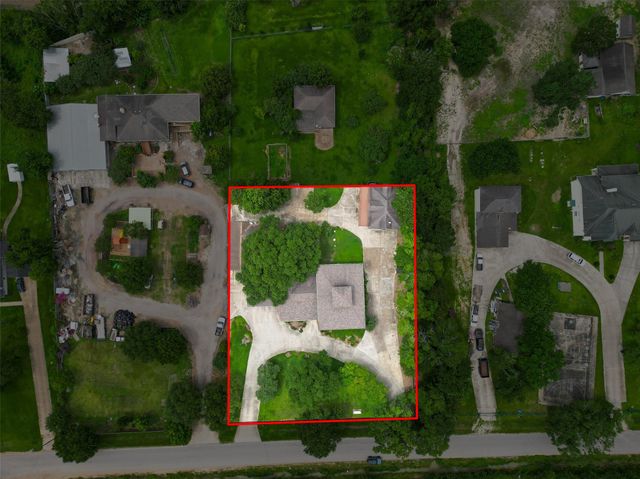323 E Palm Street, Fresno, TX 77545