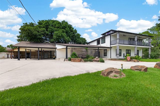 323 E Palm Street, Fresno, TX 77545