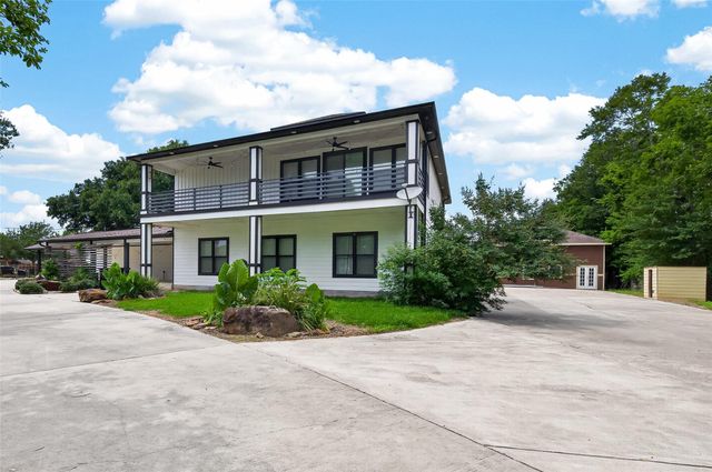 323 E Palm Street, Fresno, TX 77545
