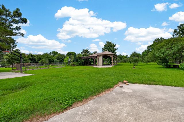 323 E Palm Street, Fresno, TX 77545