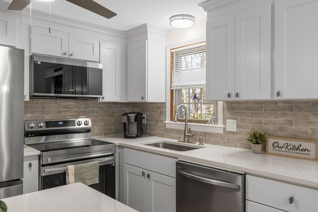 16 Bridgets Path, Barnstable, MA 02632