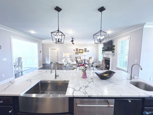 15 American Avenue SW, Huntsville, AL 35824