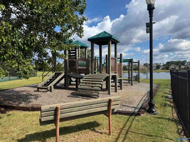 15 American Avenue SW, Huntsville, AL 35824