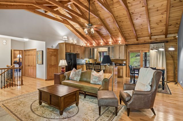 2668 Thompson Station Rd, E, Thompsons Station, TN 37179