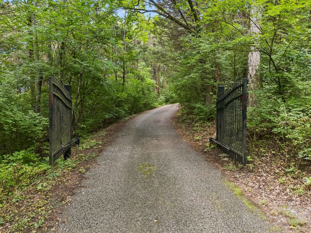 2668 Thompson Station Rd, E, Thompsons Station, TN 37179
