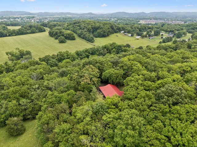 2668 Thompson Station Rd, E, Thompsons Station, TN 37179