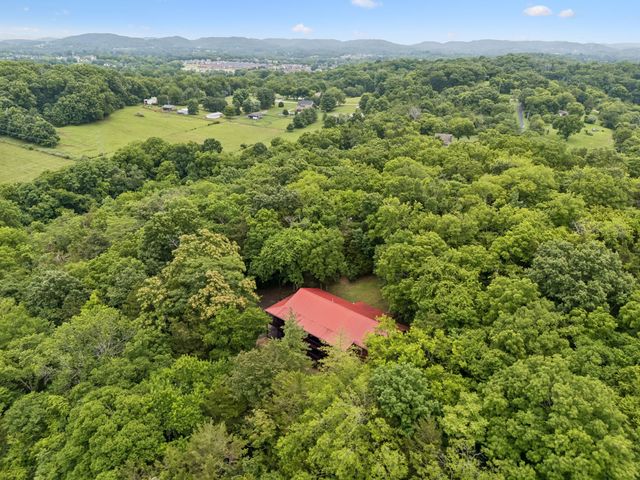 2668 Thompson Station Rd, E, Thompsons Station, TN 37179