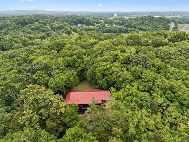 2668 Thompson Station Rd, E, Thompsons Station, TN 37179