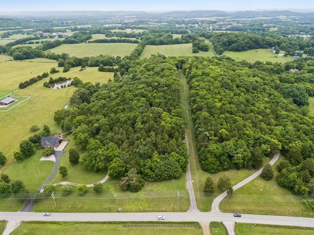 2668 Thompson Station Rd, E, Thompsons Station, TN 37179