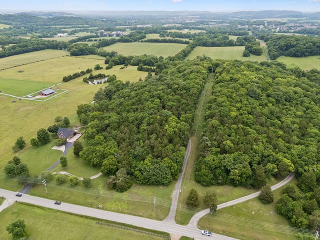 2668 Thompson Station Rd, E, Thompsons Station, TN 37179