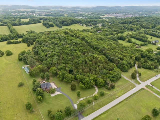 2668 Thompson Station Rd, E, Thompsons Station, TN 37179