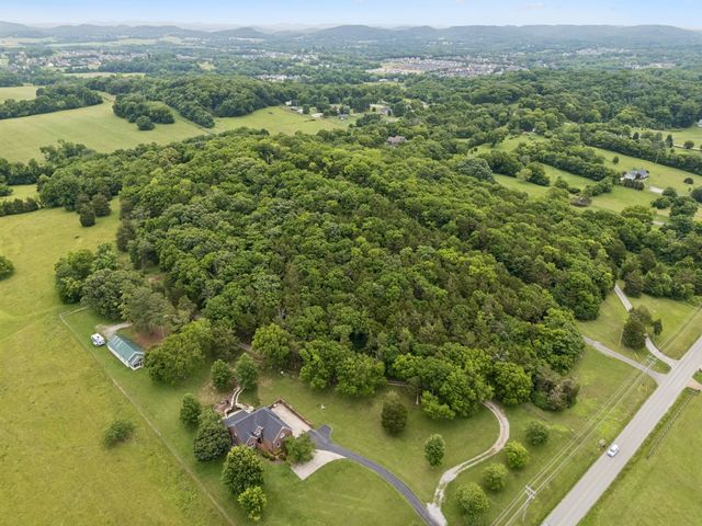 2668 Thompson Station Rd, E, Thompsons Station, TN 37179