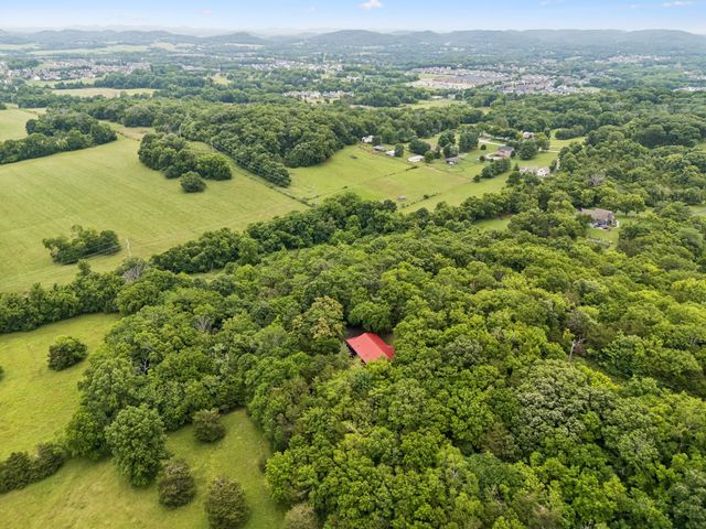 2668 Thompson Station Rd, E, Thompsons Station, TN 37179
