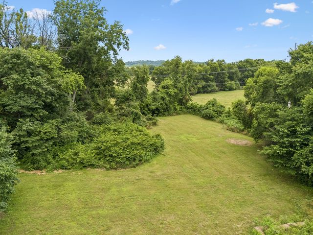 2668 Thompson Station Rd, E, Thompsons Station, TN 37179