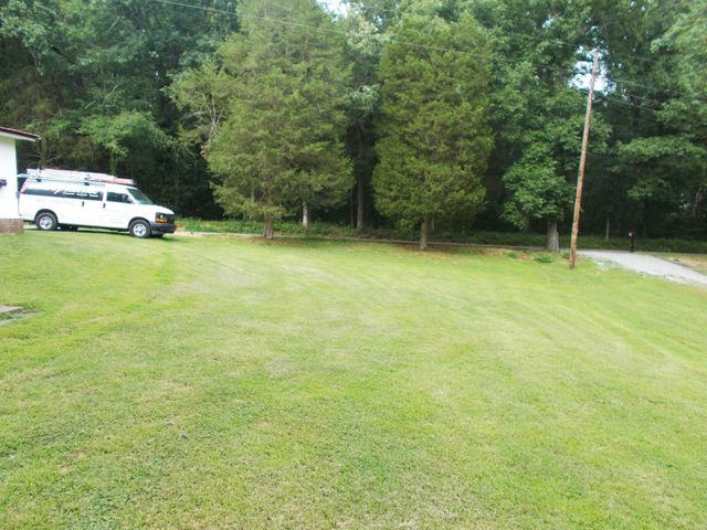 979 Highlander Rd, Camden, TN 38320