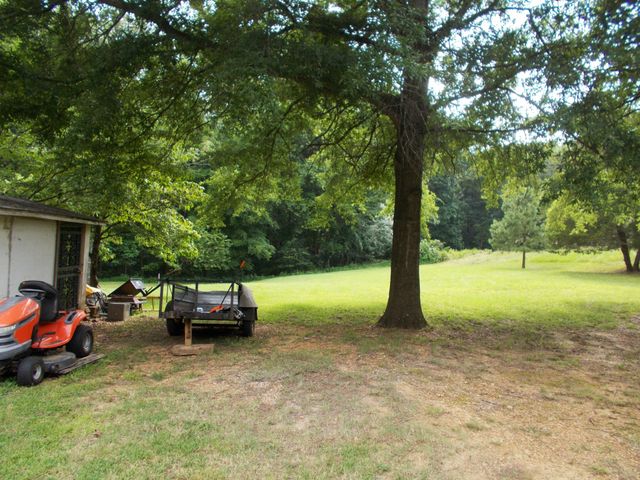 979 Highlander Rd, Camden, TN 38320