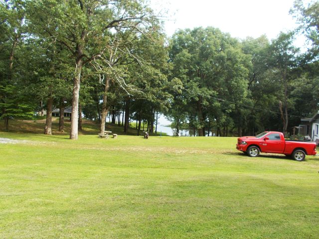 979 Highlander Rd, Camden, TN 38320