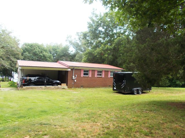 979 Highlander Rd, Camden, TN 38320