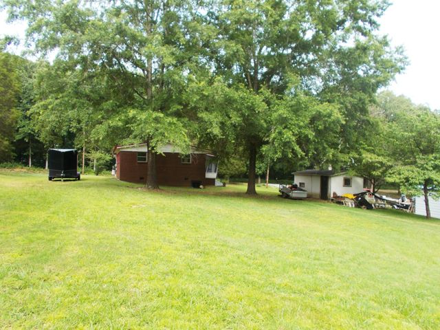 979 Highlander Rd, Camden, TN 38320