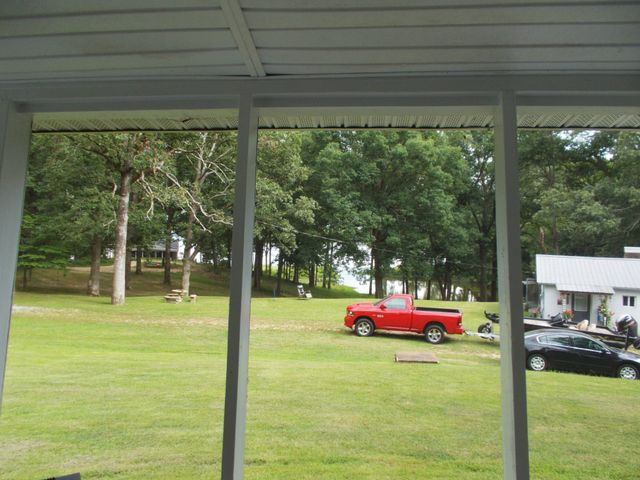 979 Highlander Rd, Camden, TN 38320