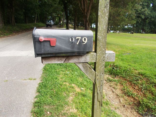 979 Highlander Rd, Camden, TN 38320