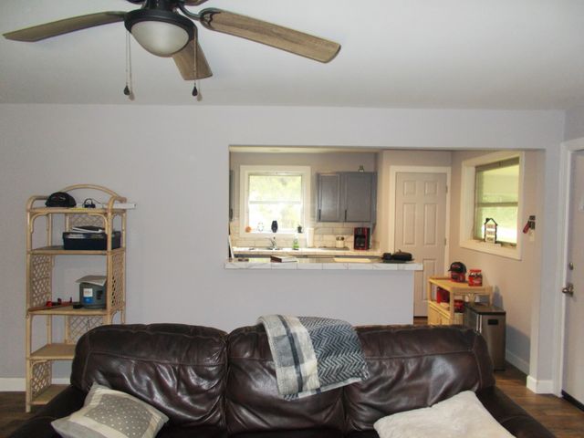 979 Highlander Rd, Camden, TN 38320