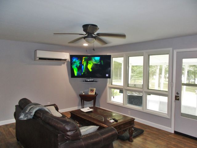 979 Highlander Rd, Camden, TN 38320