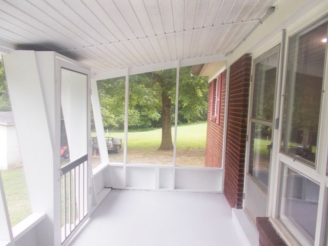 979 Highlander Rd, Camden, TN 38320