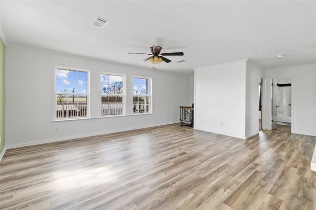 400 Shorthorn Dr, Onalaska, TX 77360