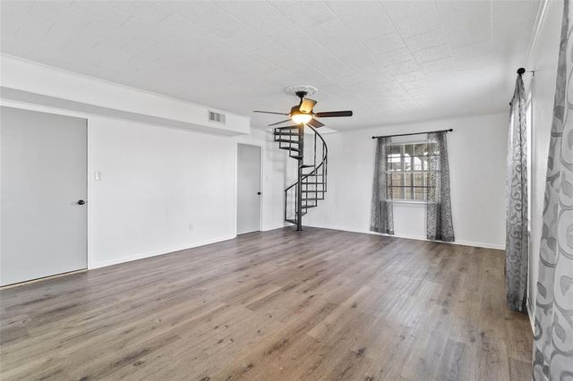 400 Shorthorn Dr, Onalaska, TX 77360