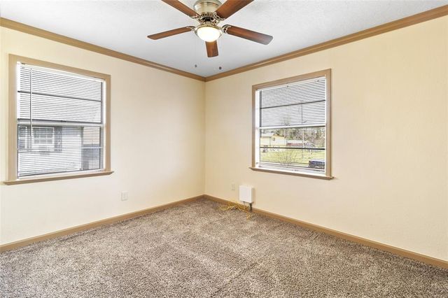 400 Shorthorn Dr, Onalaska, TX 77360