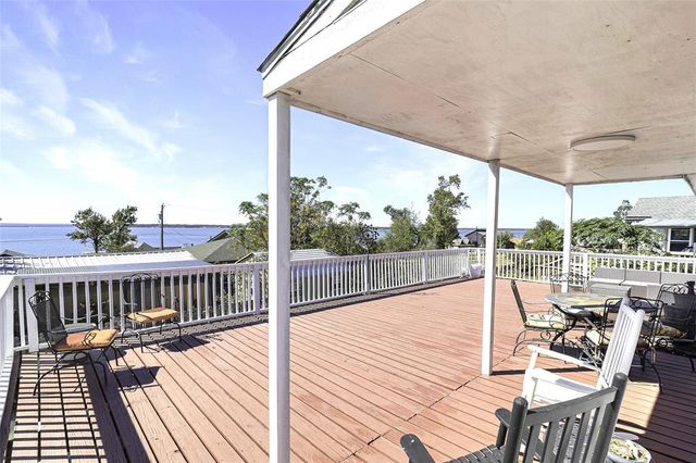 400 Shorthorn Dr, Onalaska, TX 77360