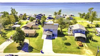 400 Shorthorn Dr, Onalaska, TX 77360