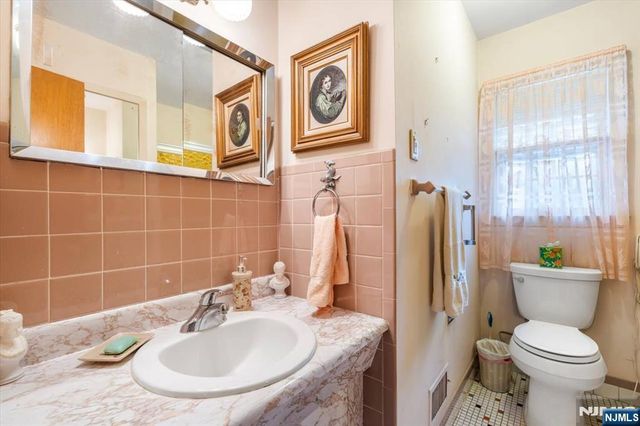 301 Raymond Street, Hillsdale, NJ 07642