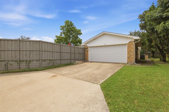 1917 Pleasant Valley Drive, Plano, TX 75023
