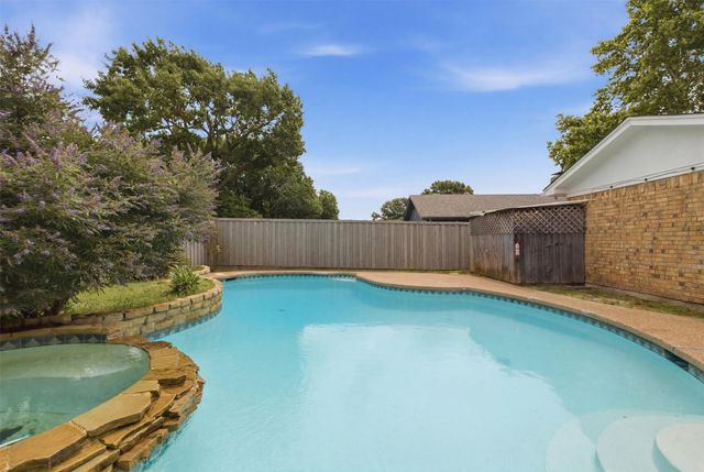 1917 Pleasant Valley Drive, Plano, TX 75023