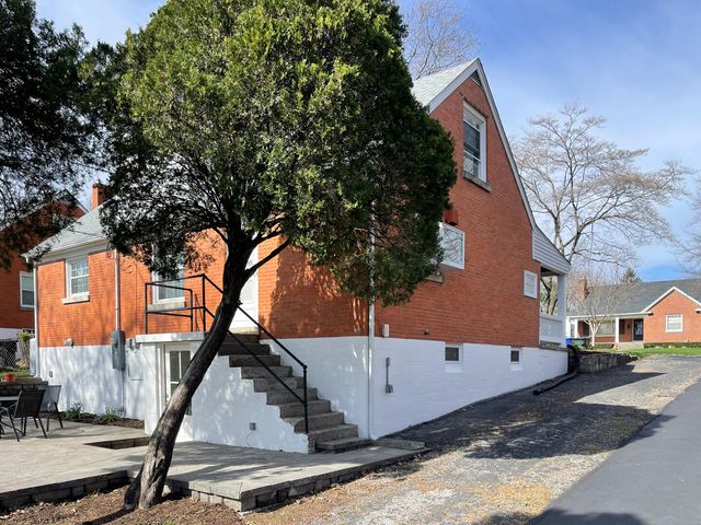 272 Boiling Springs Drive, Lexington, KY 40511