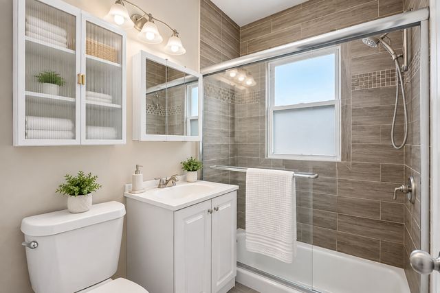 4211 N Keystone Avenue 2E, Chicago, IL 60641