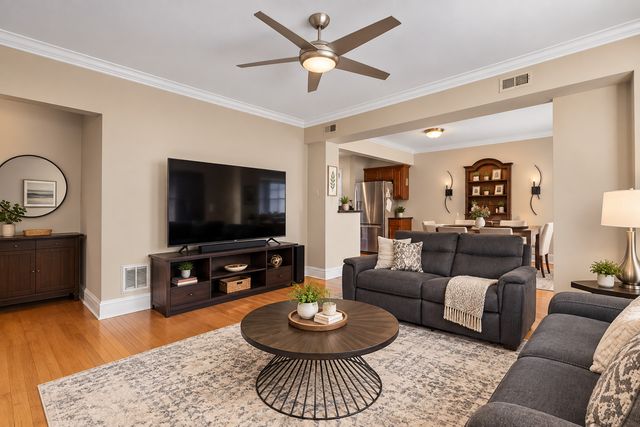 4211 N Keystone Avenue 2E, Chicago, IL 60641