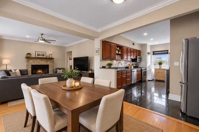 4211 N Keystone Avenue 2E, Chicago, IL 60641