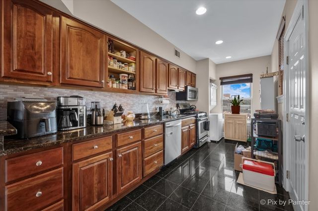 4211 N Keystone Avenue 2E, Chicago, IL 60641