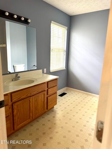 103 Hancock St, Clinton, TN 37716
