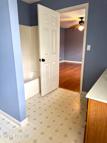 103 Hancock St, Clinton, TN 37716