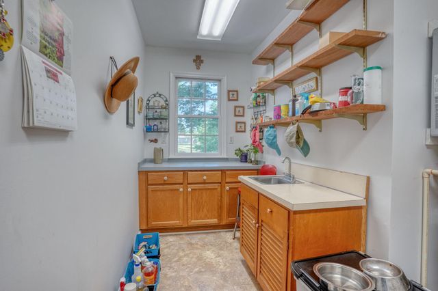 8560 CEDAR CREEK RD, Lincoln, DE 19960