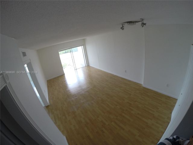 400 Kings Point Drive 905, Sunny Isles Beach, FL 33160
