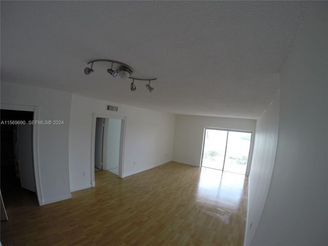 400 Kings Point Drive 905, Sunny Isles Beach, FL 33160