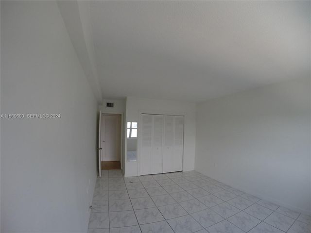 400 Kings Point Drive 905, Sunny Isles Beach, FL 33160